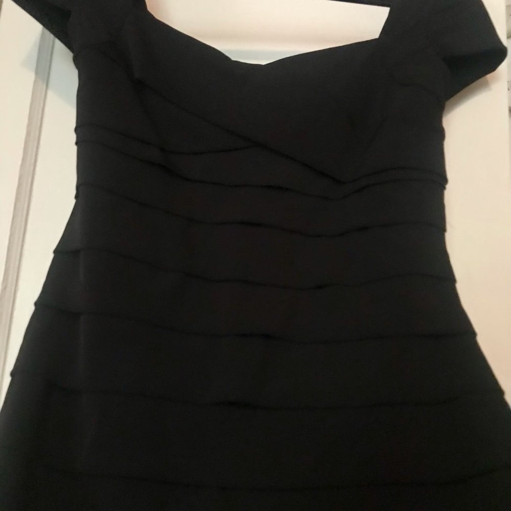 LBD - White House Black Market Cap Sleeve, Cocktail Dress - Size 6, NWOT - Picture 4 of 6